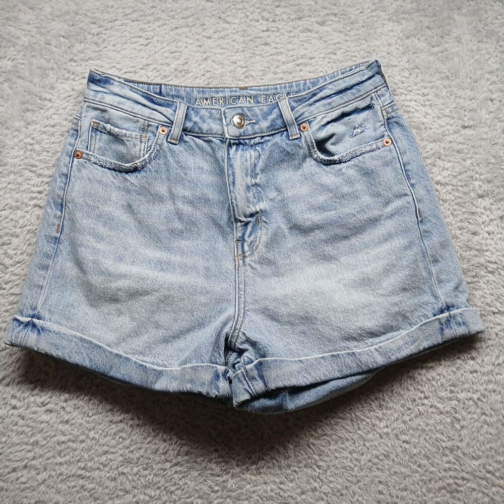 American Eagle Womens Blue Jean Mom Shorts Size 4 High Rise Casual Light Wash